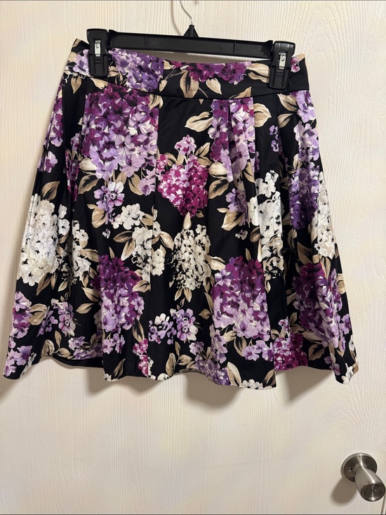 White House Black Market Dresses & Skirts - White House Black Market Floral Hydrangea Pleated Mini Skirt Women’s 2 (M) Lined